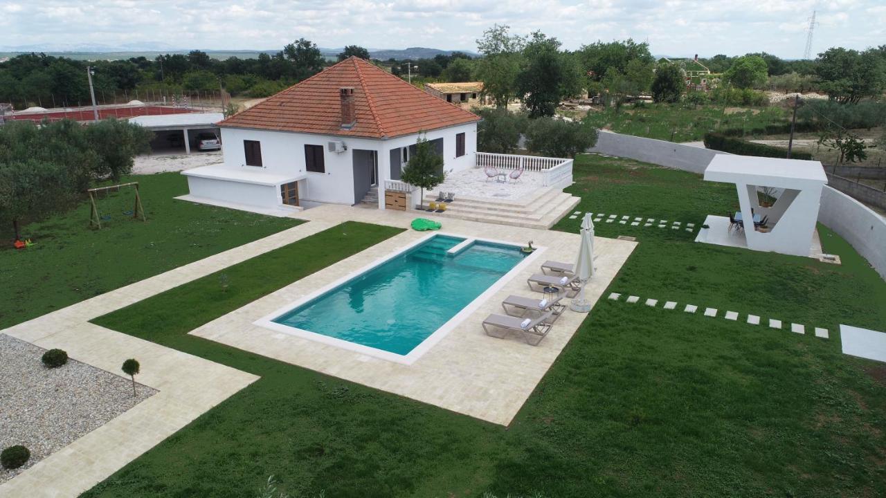 S&I Peaceful Holiday Home With Pool & Jacuzzi Galovac  Luaran gambar