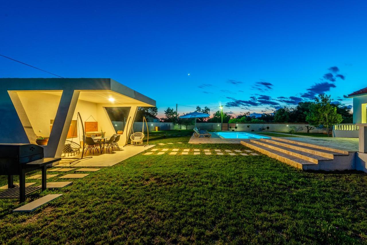 S&I Peaceful Holiday Home With Pool & Jacuzzi Galovac  Luaran gambar