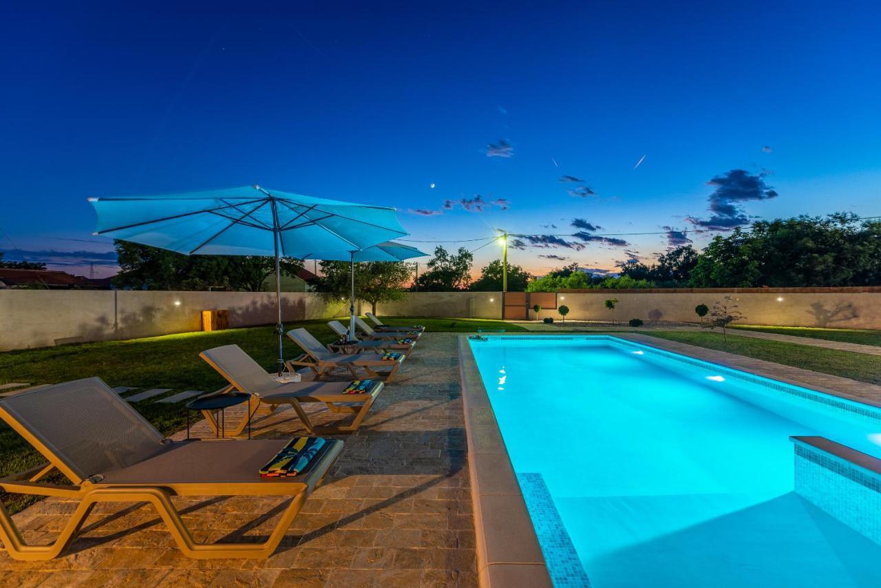 S&I Peaceful Holiday Home With Pool & Jacuzzi Galovac  Luaran gambar