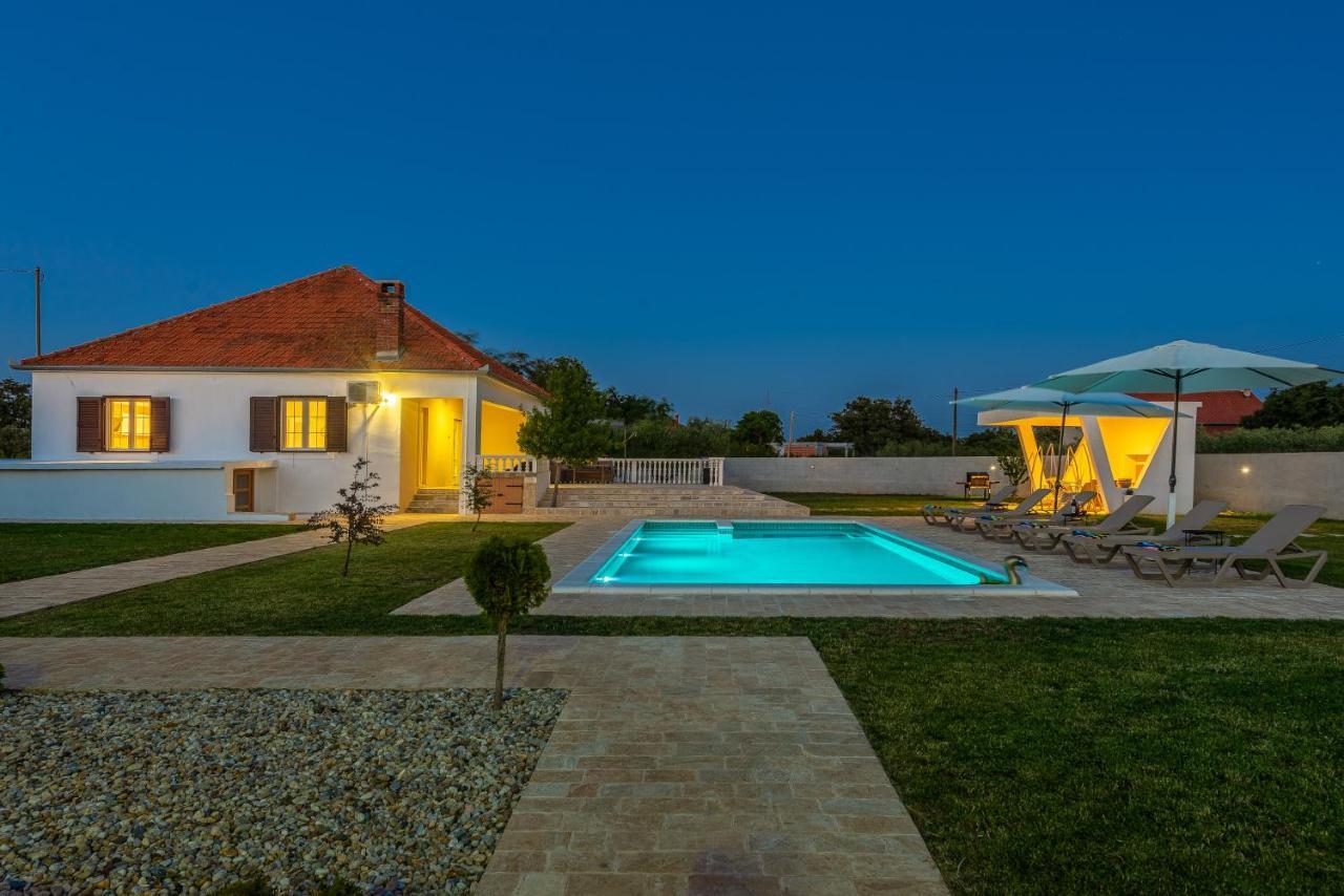 S&I Peaceful Holiday Home With Pool & Jacuzzi Galovac  Luaran gambar