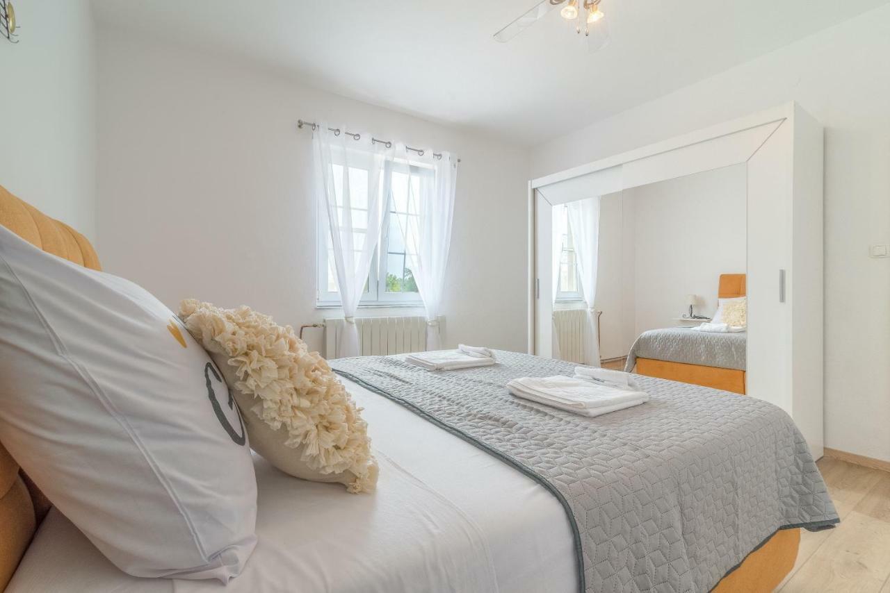 S&I Peaceful Holiday Home With Pool & Jacuzzi Galovac  Luaran gambar