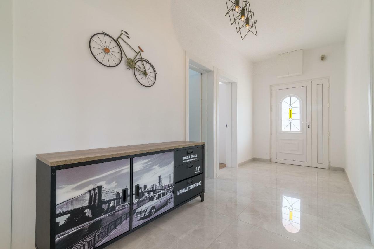 S&I Peaceful Holiday Home With Pool & Jacuzzi Galovac  Luaran gambar