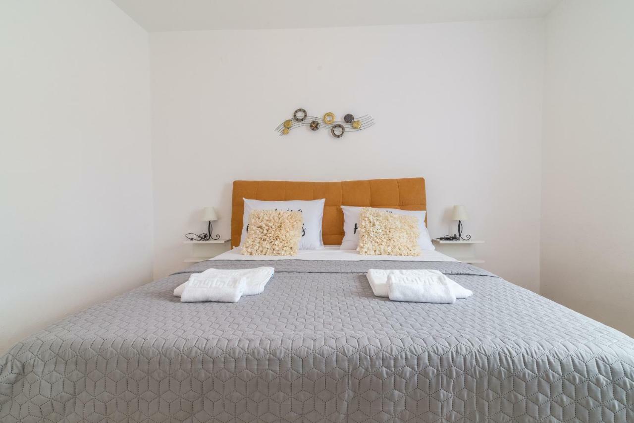 S&I Peaceful Holiday Home With Pool & Jacuzzi Galovac  Luaran gambar